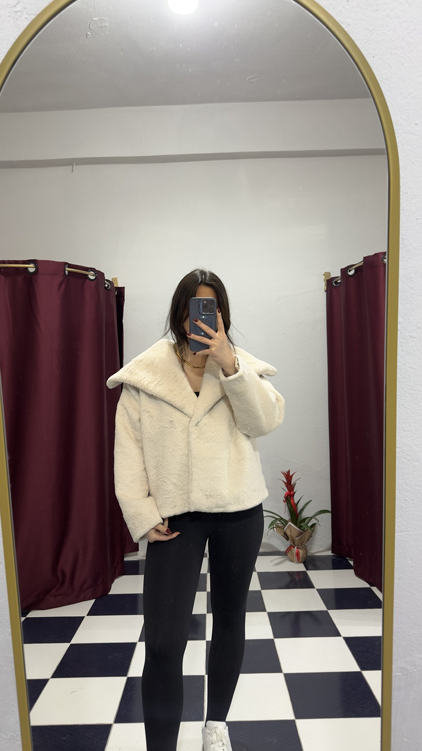 Ekru Peluş Kısa Kaban