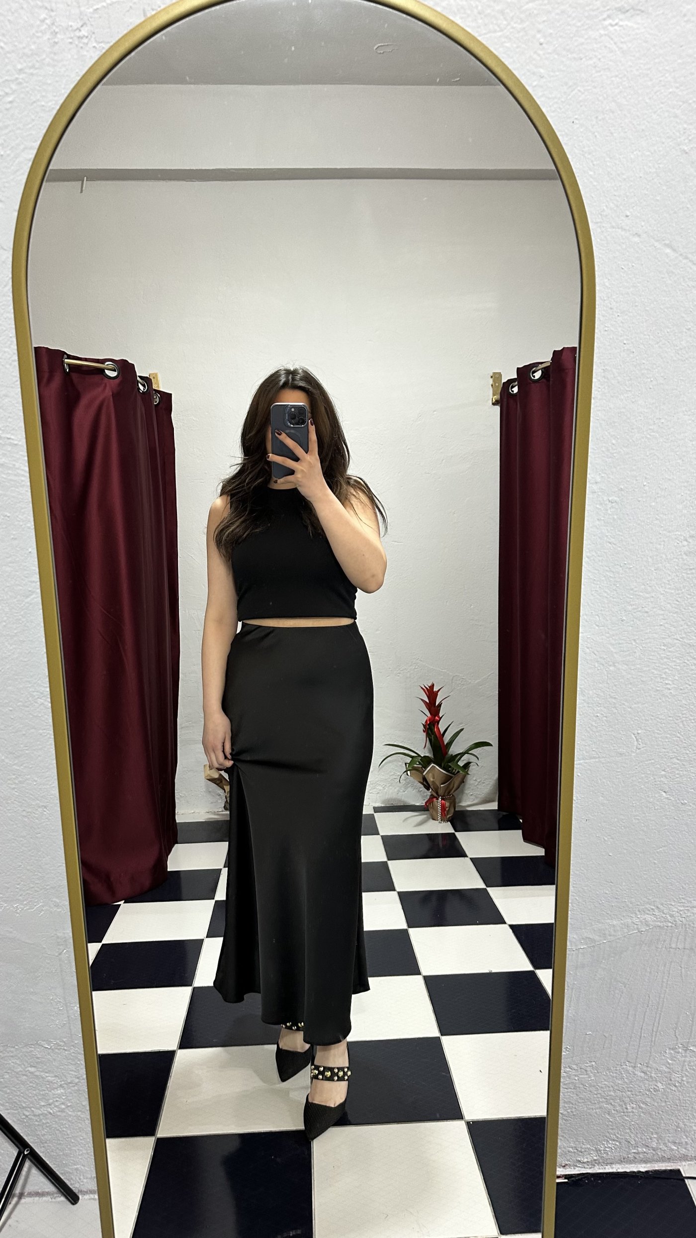 Saten Dokulu Siyah Maxi Etek