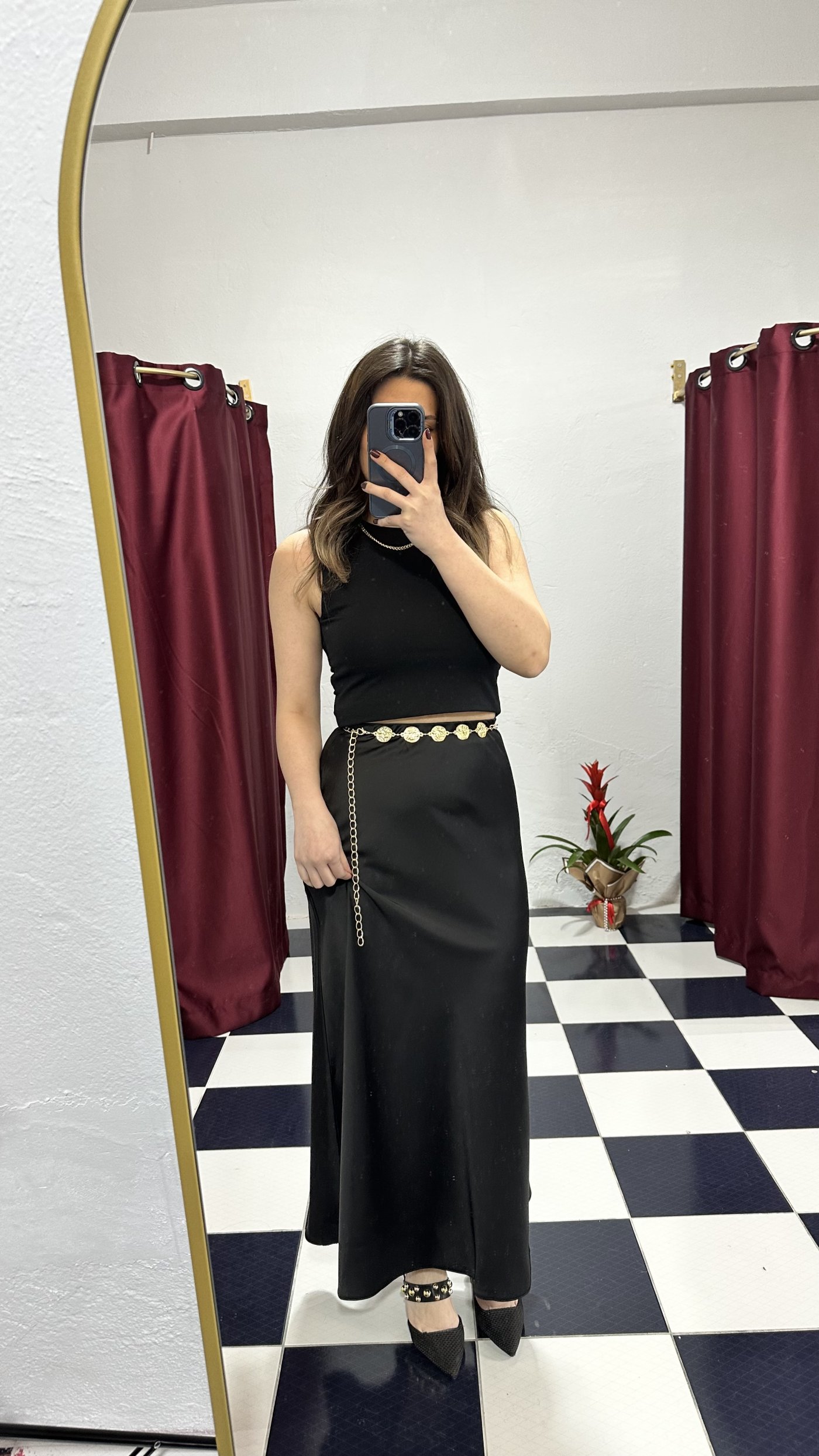 Saten Dokulu Siyah Maxi Etek