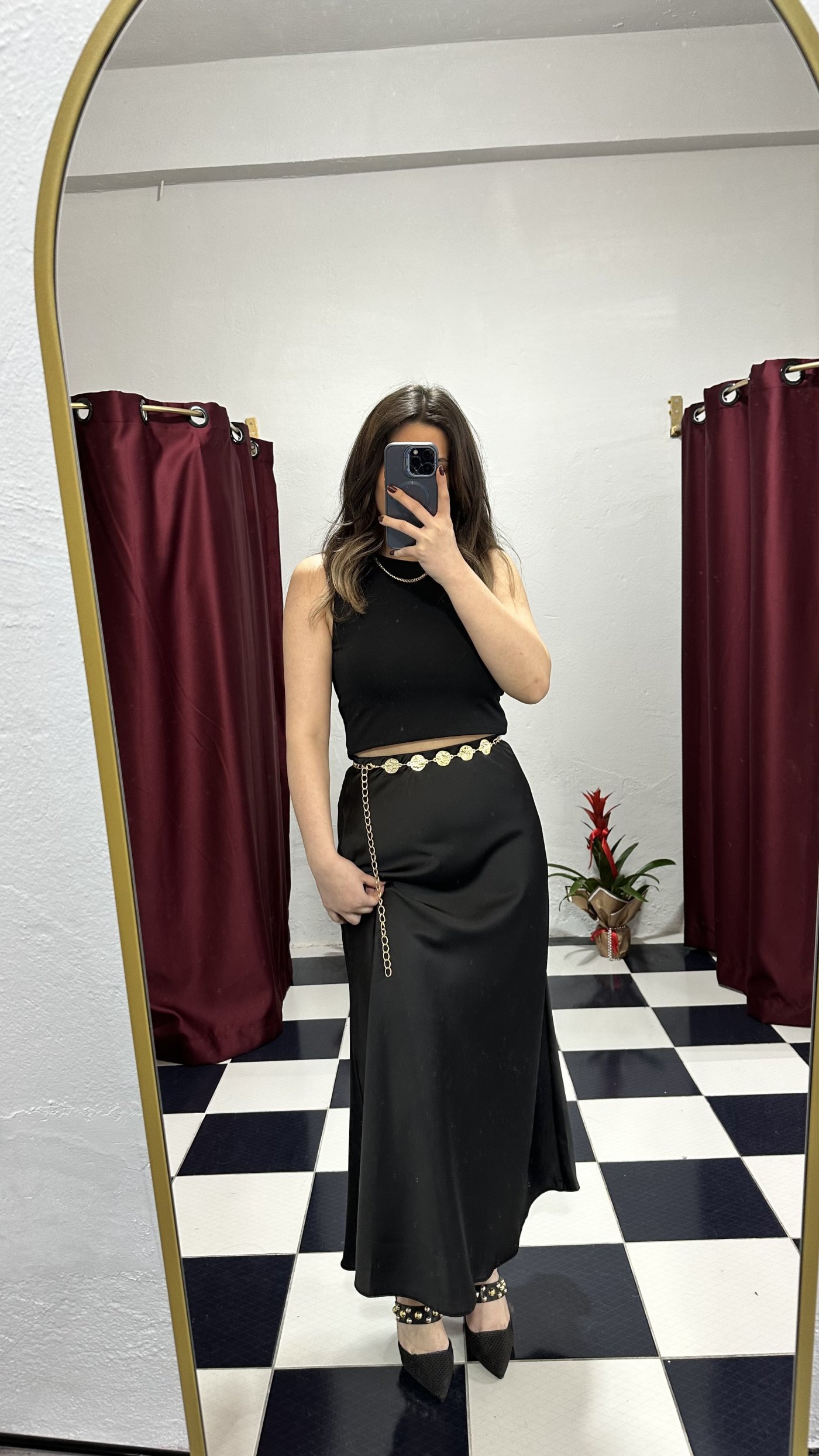 Saten Dokulu Siyah Maxi Etek