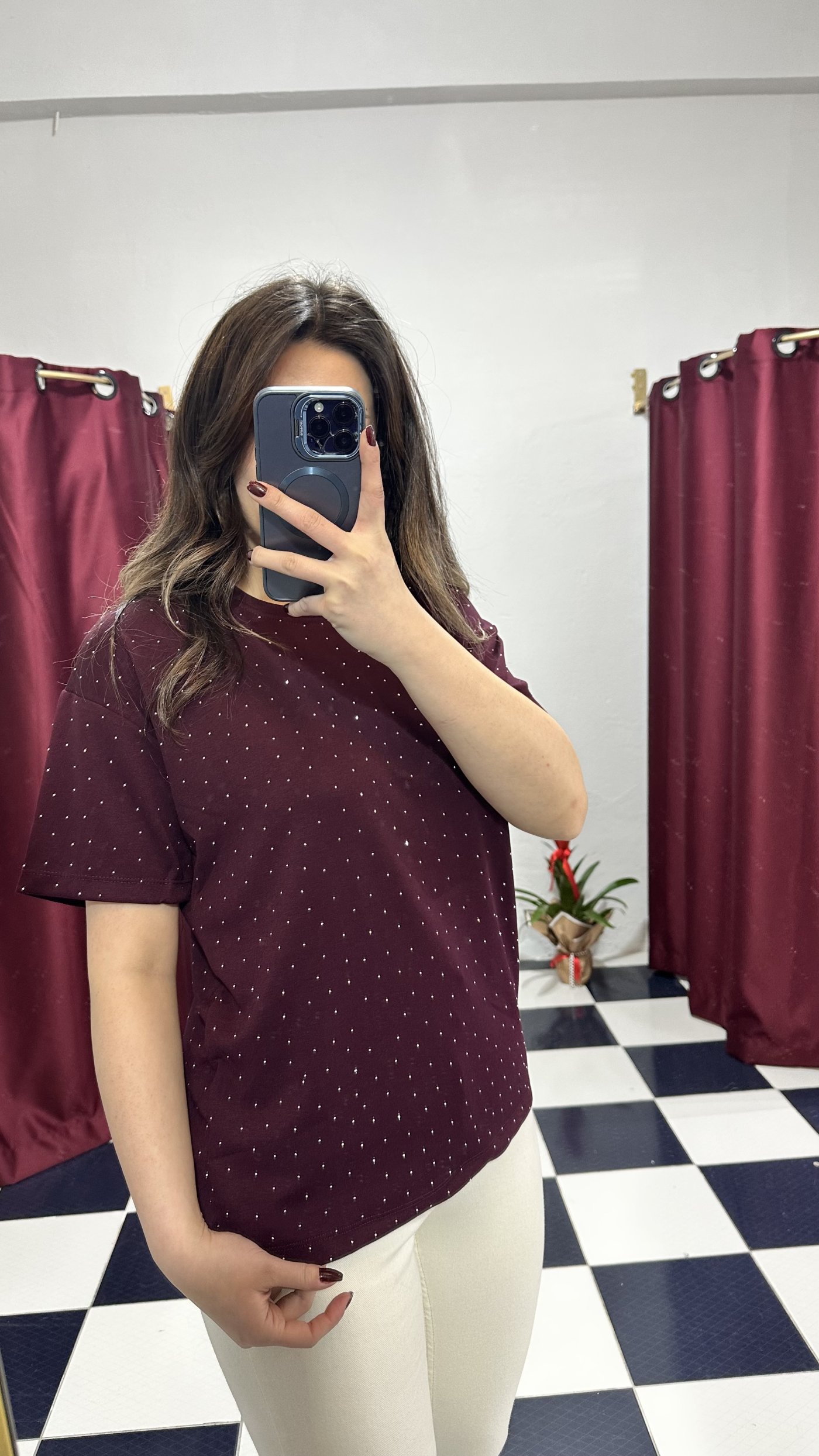 Taş detaylı bordo tişört