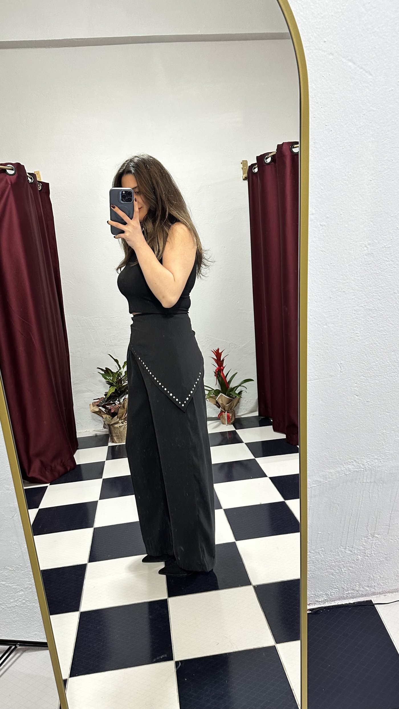 Taş Detaylı Kruvaze Görünümlü Siyah Pantolon