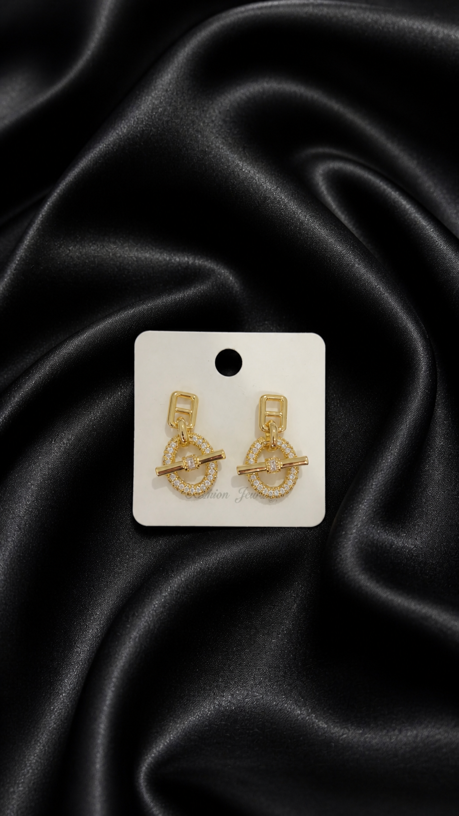 Zincir Detaylı Taşlı Gold Küpe